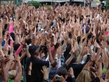 Oprah's Synchronized Crowd Dance