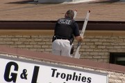 http://media.nbcchicago.com/images/180*120/bank-robber-roof.jpg