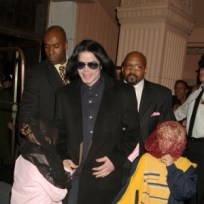 Children & Family Services Investigating Welfare Of Michael Jackson's Children