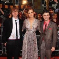 Daniel Radcliffe, Emma Watson Brave The Rain For 'Harry Potter & The Half Blood Prince' Premiere