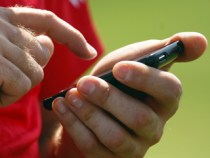 Texting Man Pulls Bank Prank; Police Don't LOL
