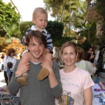 Pregnant Kelly Rutherford Files For Divorce