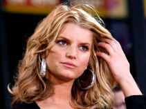 Jessica Simpson "Broke Down" Over Weight Criticism