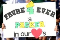 Brett Favre Returns to Lambeau