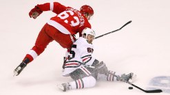 Blackhawks Beat Red Wings 4-1 to Stay Alive