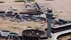 2 Planes Clip On O'Hare Runway