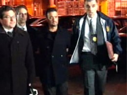 Suspected Ponzi Schemer Surrenders to FBI