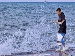 14-foot High Waves Expected in Lake Michigan