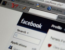 Facebook Invades Golden Globes