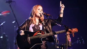 Etheridge on Jolie's Mastectomy: Not "Brave" Choice