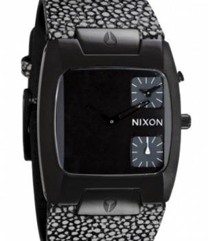 The Banks Leather Watch in Pebble 