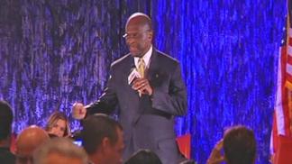 Cain Courts Tea Partiers in Schaumburg