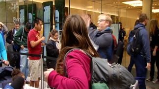 iPhone 5 Fail: Man Drops Phone Outside Store