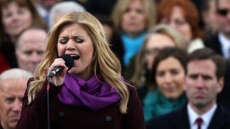 Kelly Clarkson Sings "My Country, 'Tis of Thee" At Inauguration