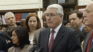 Illinois Politicians Back Licenses for Undocumented Immigrants