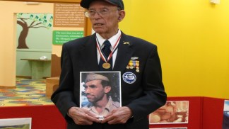 Tuskegee Airman visits the Bronzeville Children's Museum