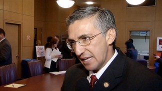 Muñoz Explains Social Media Proposal