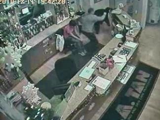 Surveillance Video: L.A. Tan Customer Overtakes Robber
