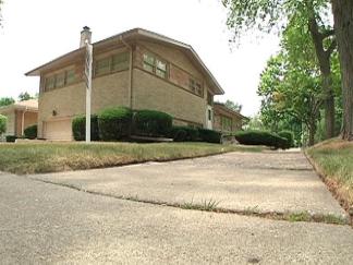 Fake UPS Deliverymen Rob Skokie Man