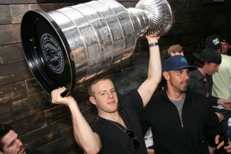 Hawks Send Versteeg to Toronto 