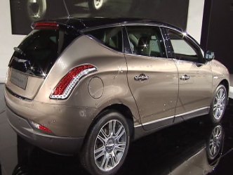 Chrysler Brings Italian Flair to Auto Show