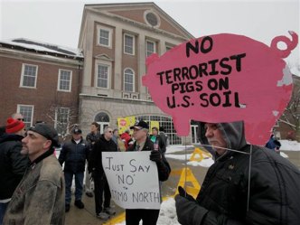 State Holds Hearings on Thomson Prison
