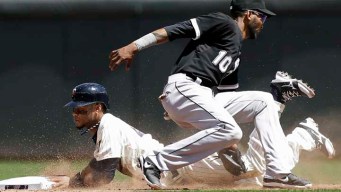 Dunn's 2 HRs, 5 RBIs Lead Sox Over Twins