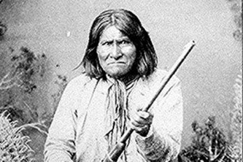 Feds to Geronimo's Fam: Leave Us Out of Battle