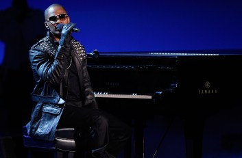 7/31: Jamie Foxx, Halloween in July and Naked Art