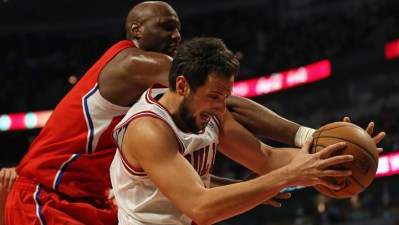 Clippers End Bulls' Win Streak