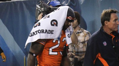 Hester Joins Pantheon of Ill Chicago Athletes