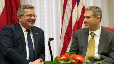 Sen. Kirk Visits With Polish President