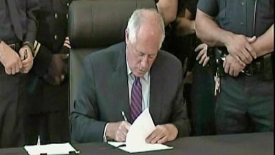 Quinn Signs Bill to Grow Jobs in Illinois
