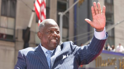 NEW YORK - JULY 15:  Henry 'Hank' Aaron acknowledges the fans during the MLB All-Star Game Red Carpet Parade on July 15, 2008 in New York City. (Photo by Mike Stobe/Getty Images)