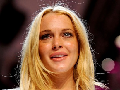 Lindsay Lohan is fighting back against dad Michael's threats to spill their family secrets on TV by applying for a restraining order against her "loose cannon" father, mom Dina said Saturday.