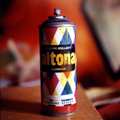 spray paint can