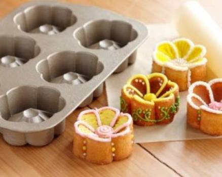 Blossom Cakelet Pan