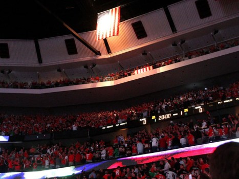 Cheering During Anthem Is Blackhawks Gift to Chicago