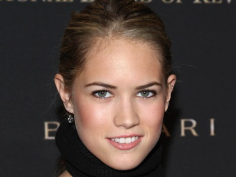 Cody Horn a Gas as "Rescue Me's" Perfect Woman
