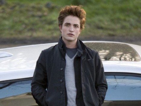 Twi-Hards: Please Explain Movie to Robert Pattinson