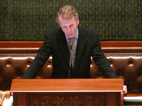 Madigan Gets No Love From Trib, Plenty From Neighborhood Paper