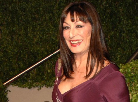 Anjelica Huston Unloading Swanky Venice Pad
