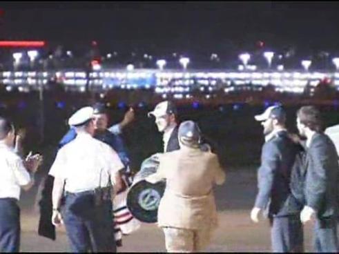 http://media.nbcbayarea.com/images/BLACKHAWKSARRIVALWEB_4547880_640x480.jpg