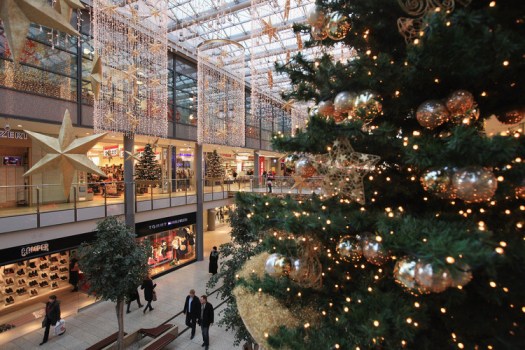 Why You Should Sell at Holiday Shopping Events