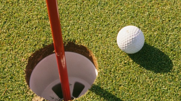 Four Chicago-Area Golf Courses Ban Women