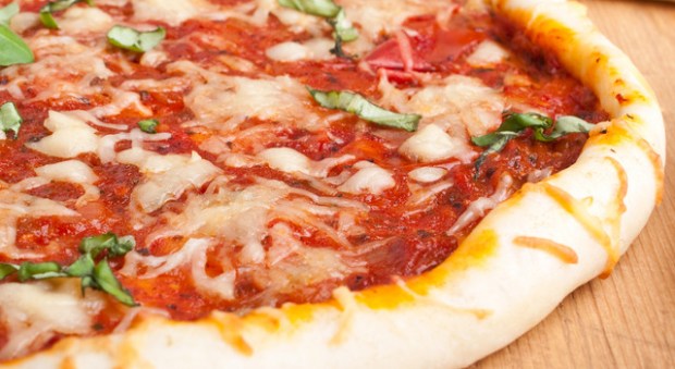 Pizza Delivery Man Shot, 2 Pies Stolen