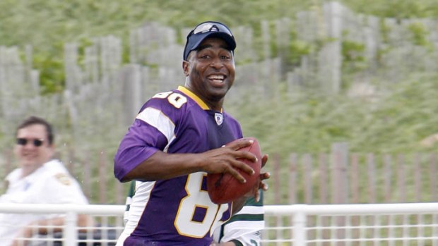 Cris Carter Thinks Randy Moss Is a Good Fit for Chicago
