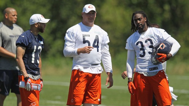 Urlacher Undergoes Knee Surgery