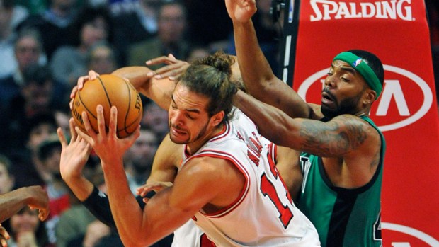 Deng, Boozer lead Bulls Over Celtics