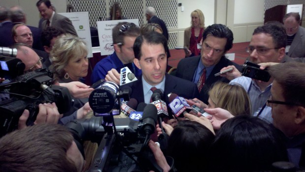 Scott  Walker Compares Self to Lincoln